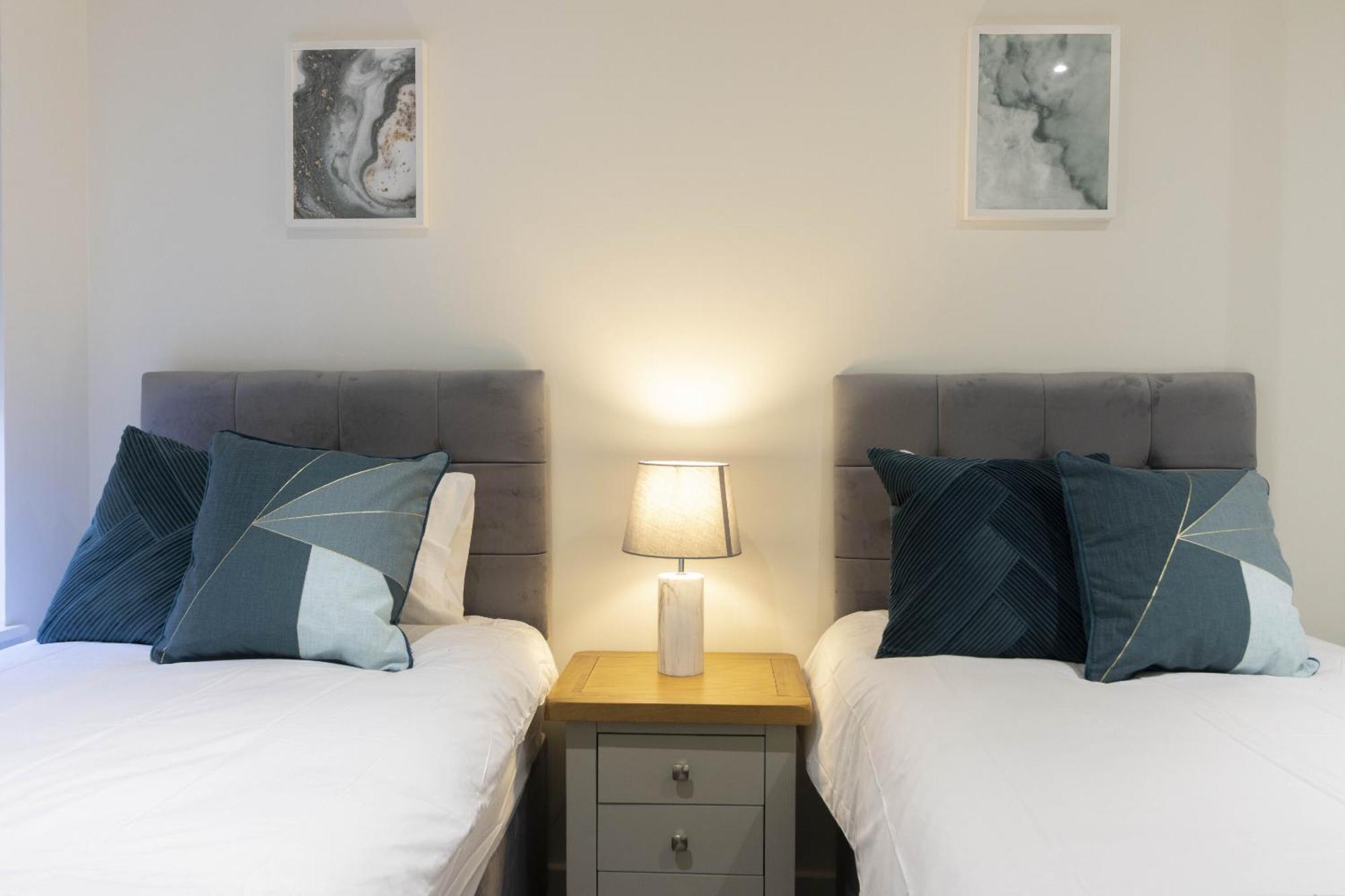 Апартаменты Linacre 1&2 - One And Two Bed Flat Behind The Cathedral With Free Parking And Fast Wifi Эксетер Номер фото