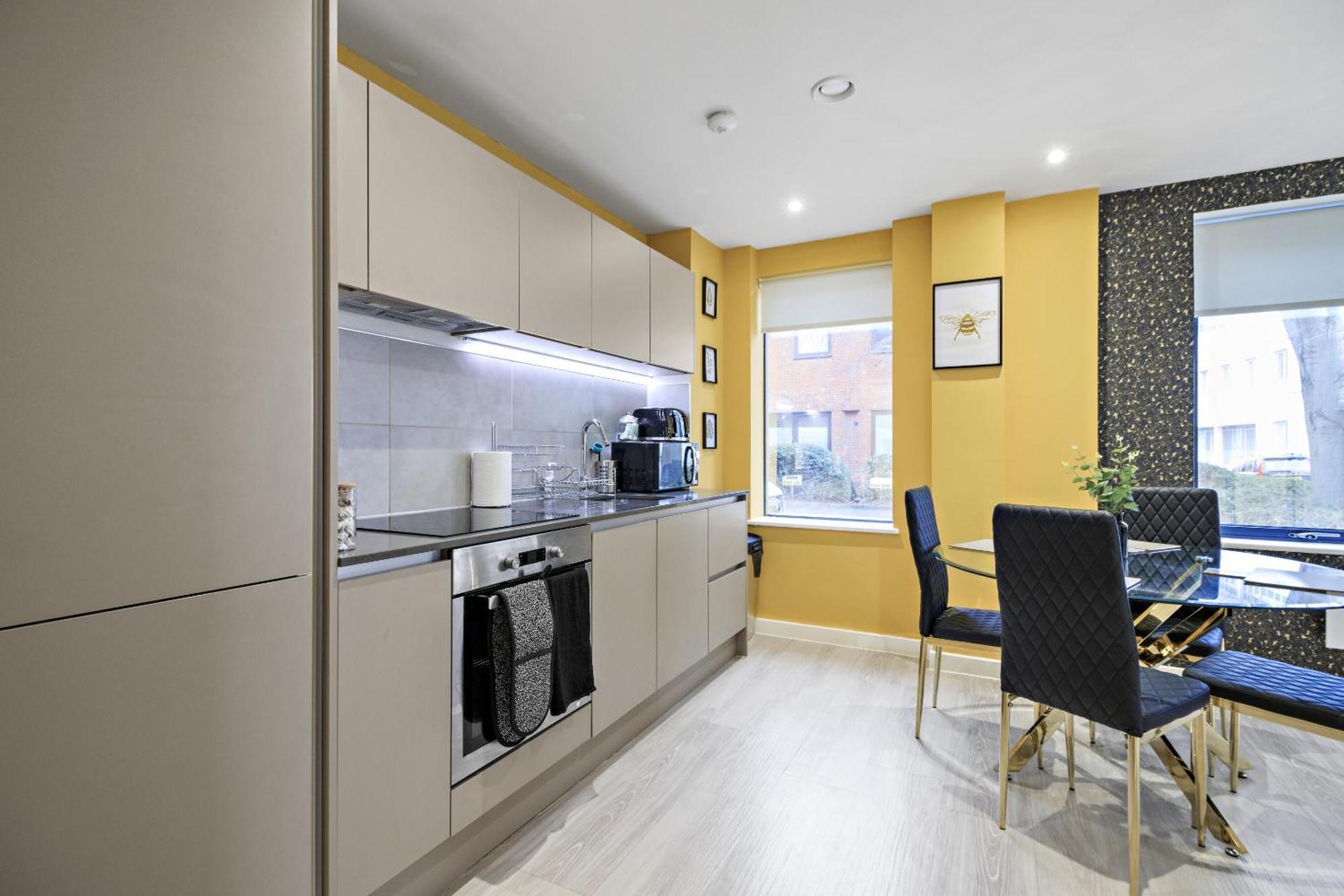 Апартаменты Linacre 1&2 - One And Two Bed Flat Behind The Cathedral With Free Parking And Fast Wifi Эксетер Номер фото